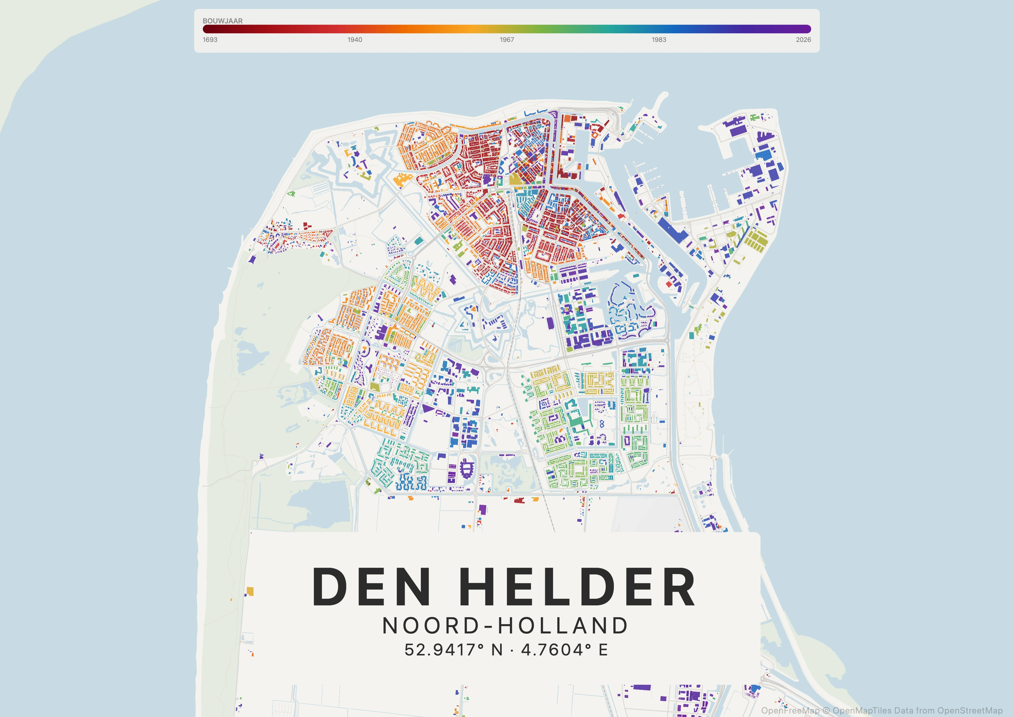 Tijdlaag-poster van Den Helder aan een woonkamermuur, panden gekleurd op bouwjaar