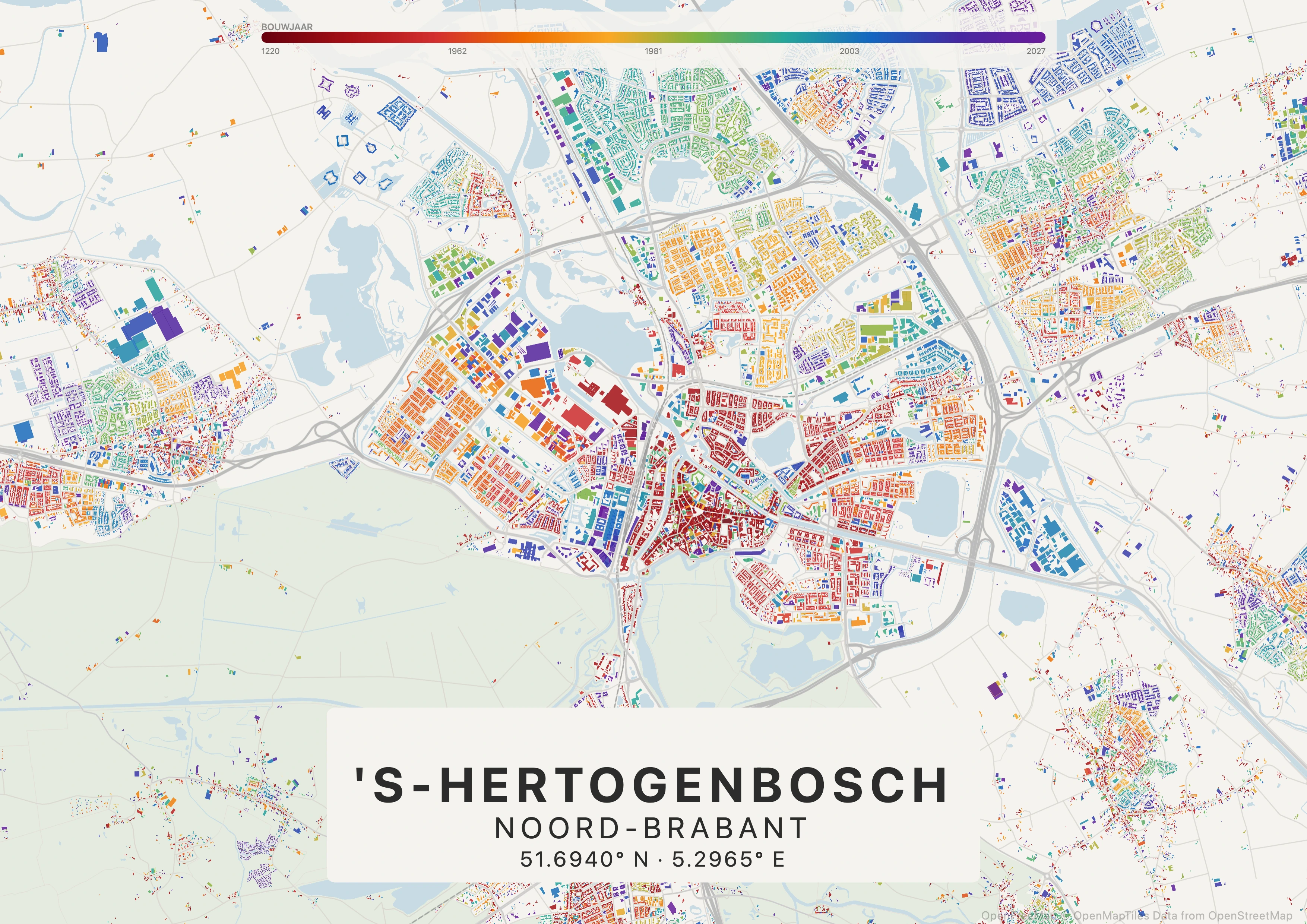 Tijdlaag-poster van Den Bosch aan een woonkamermuur, panden gekleurd op bouwjaar